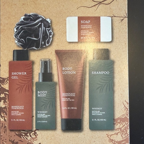 Men’s Bath Gift Set - Mahogany Teakwood & Whiskey Scents - Picture 2 of 4